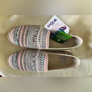 NEW Skechers BOBS Multicolor Slip-On Athletic Shoes…NWT